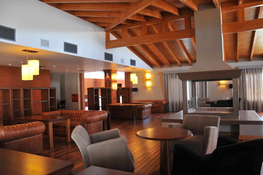 Antu Malal Hotel Plaza Huincul Exterior foto